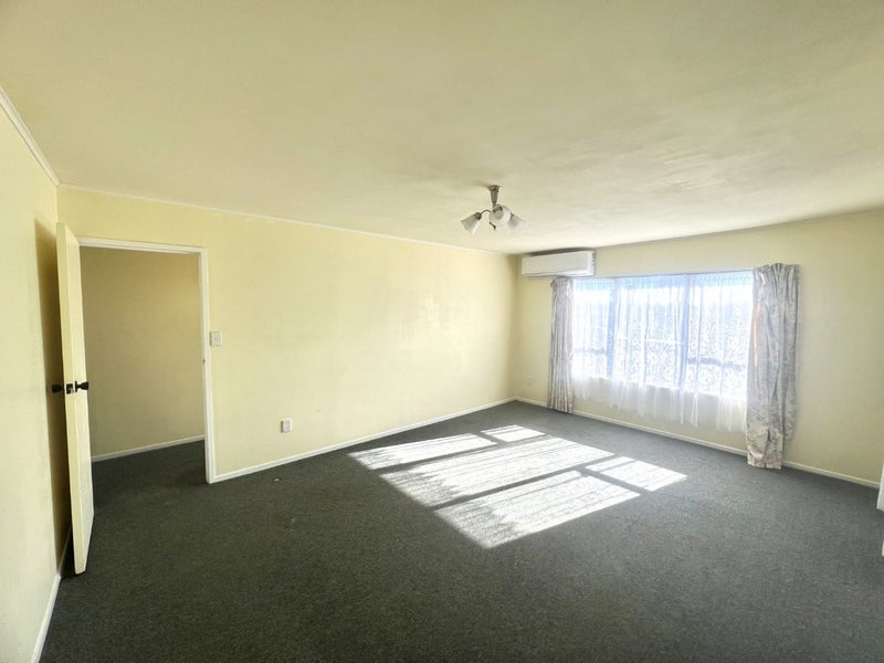 112 Aviemore Drive, Highland Park, Auckland - Carousel 2