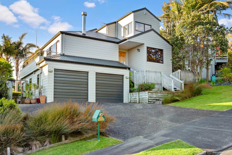 3 Poaka Place, Beach Haven, Auckland - Carousel 1