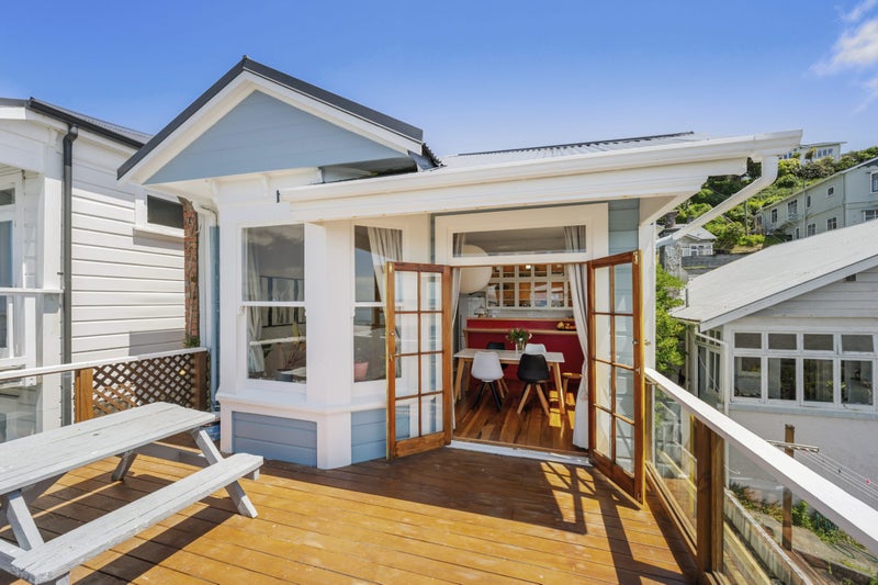 19 Sugarloaf Road, Brooklyn, Wellington - Carousel 1