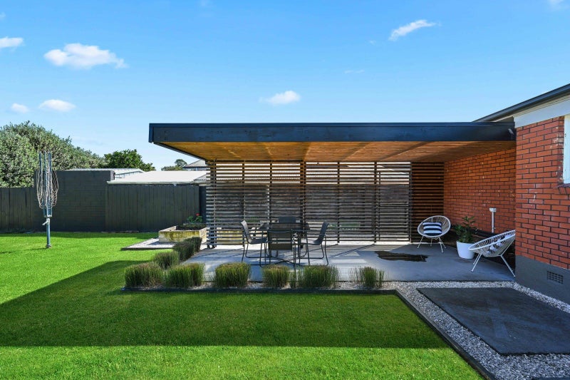 15 Rutherford Street, Chedworth, Hamilton - Carousel 2