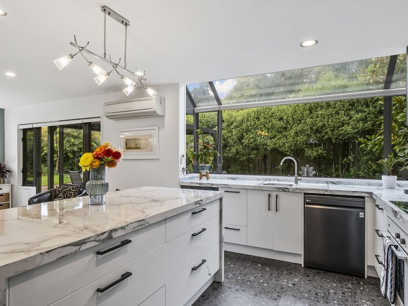 6 Freeman Close, Abbotsford, Dunedin - Carousel 2