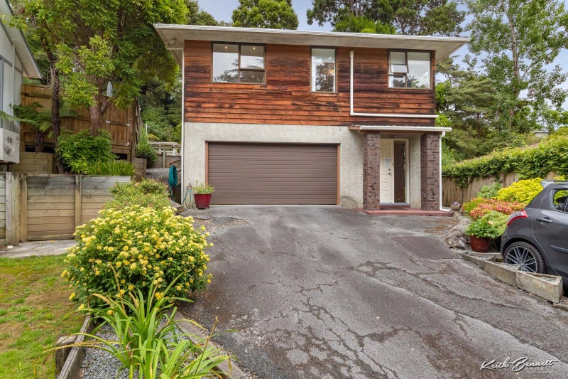 2A Tiniroa Grove, Silverstream, Upper Hutt - Carousel 1