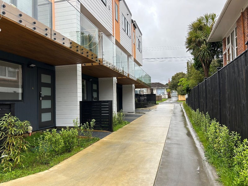 3/30 Woodford Avenue, Henderson, Auckland - Carousel 13