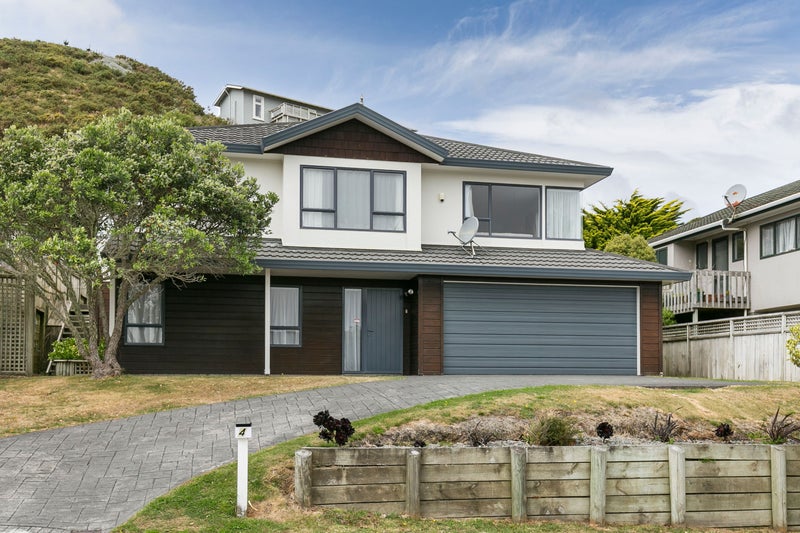 4 Nether Green Crescent, Johnsonville, Wellington - Carousel 1