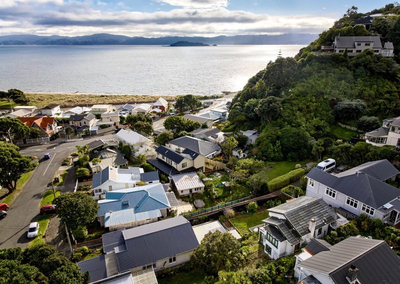 9 Totara Street, Eastbourne, Lower Hutt - Carousel 25