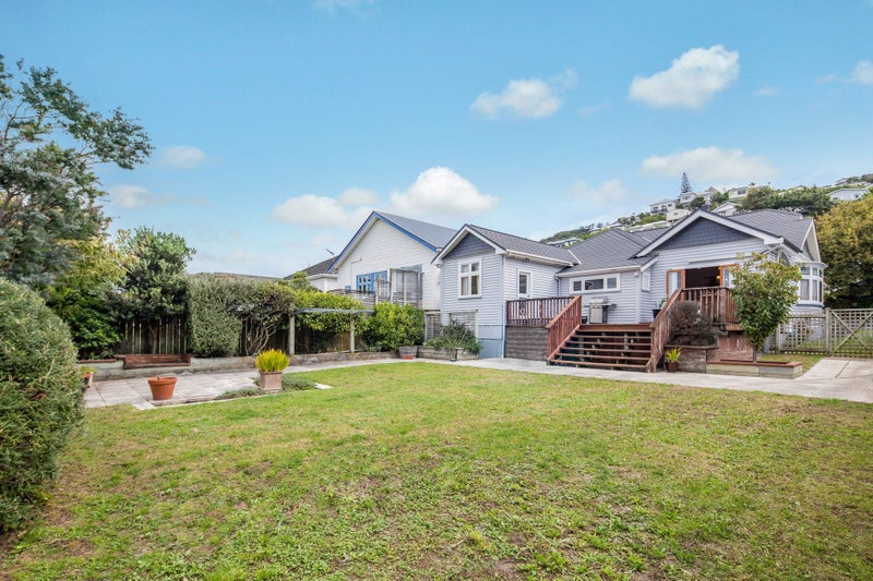 77 Queens Drive, Lyall Bay, Wellington - Carousel 2