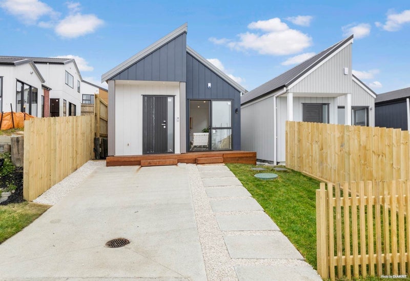 3 Biokovo Street, Massey, Auckland - Carousel 1