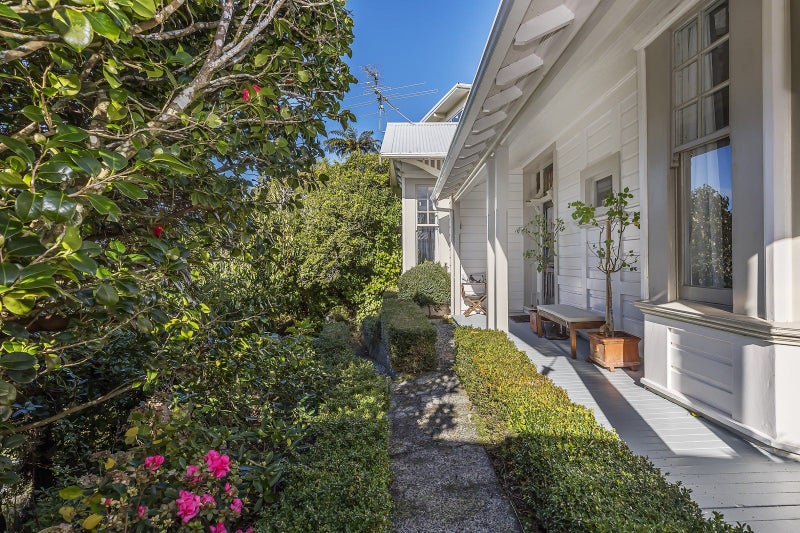 23 Moana Road, Kelburn, Wellington - Carousel 2