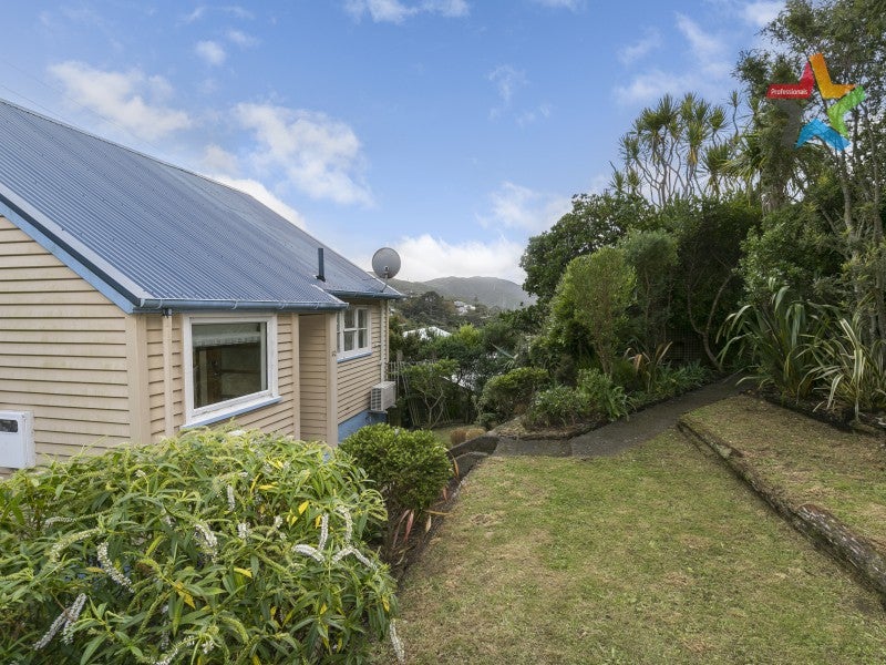 32 Curtis Street, Northland, Wellington - Carousel 1