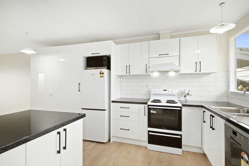 37A Colchester Crescent, Newlands, Wellington - Carousel 2