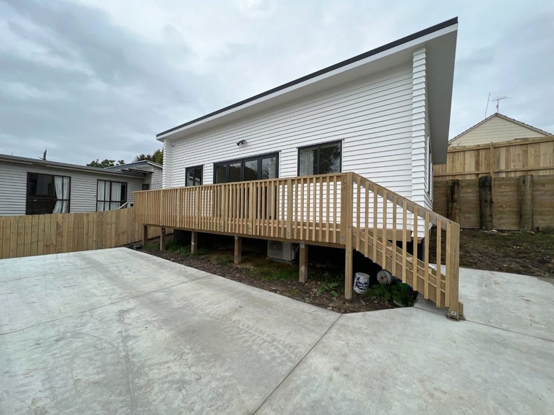 164A Edmonton Road, Te Atatū South, Auckland - Carousel 1