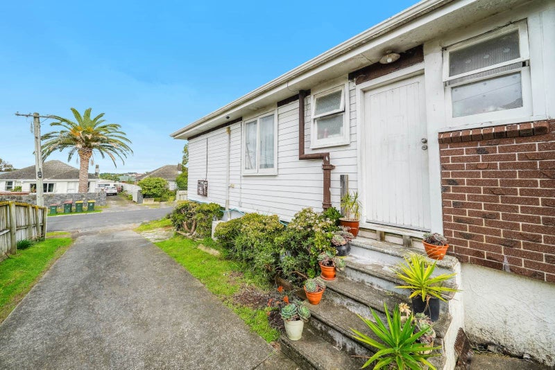 1/34 Plumley Crescent, Mangere, Auckland - Carousel 1