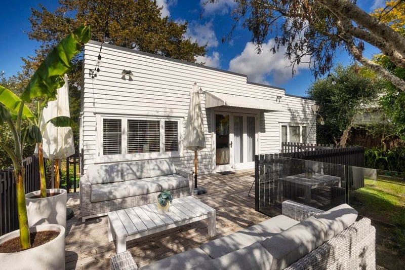 8 Kenneth Avenue, Sandringham, Auckland - Carousel 1