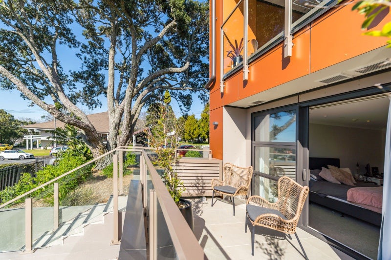 1B/12 Selwyn Road, Howick, Auckland - Carousel 1