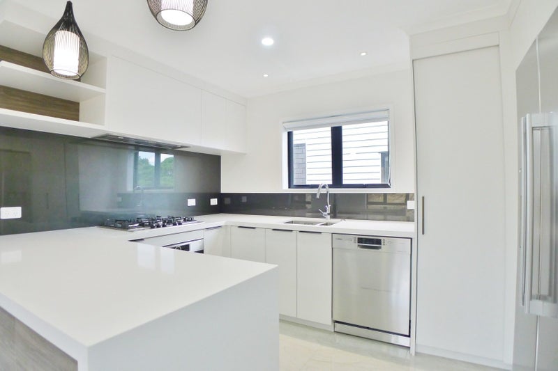 10D Malvern Road, Morningside, Auckland - Carousel 2