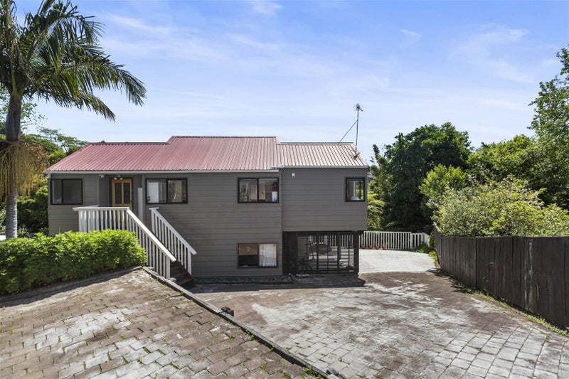 50 Robbies Road, Shelly Park, Auckland - Carousel 29