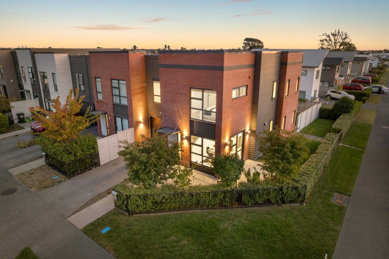 1 Pepene Avenue, Takanini, Auckland - Carousel 1