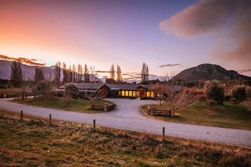 83B Black Peak Road, Wanaka - Carousel 1