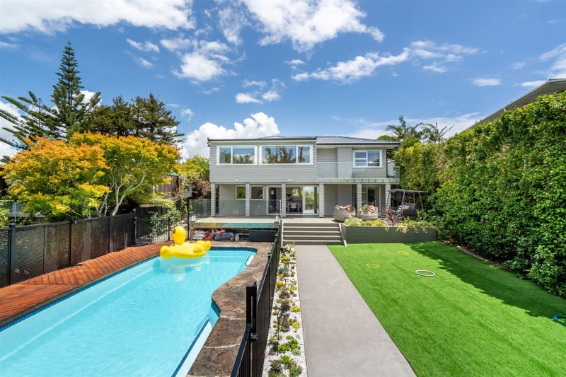 8 Sandford Street, Campbells Bay, Auckland - Carousel 1