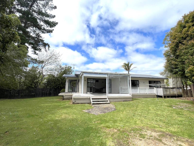 38 Redlands Grove, Swanson, Auckland - Carousel 1