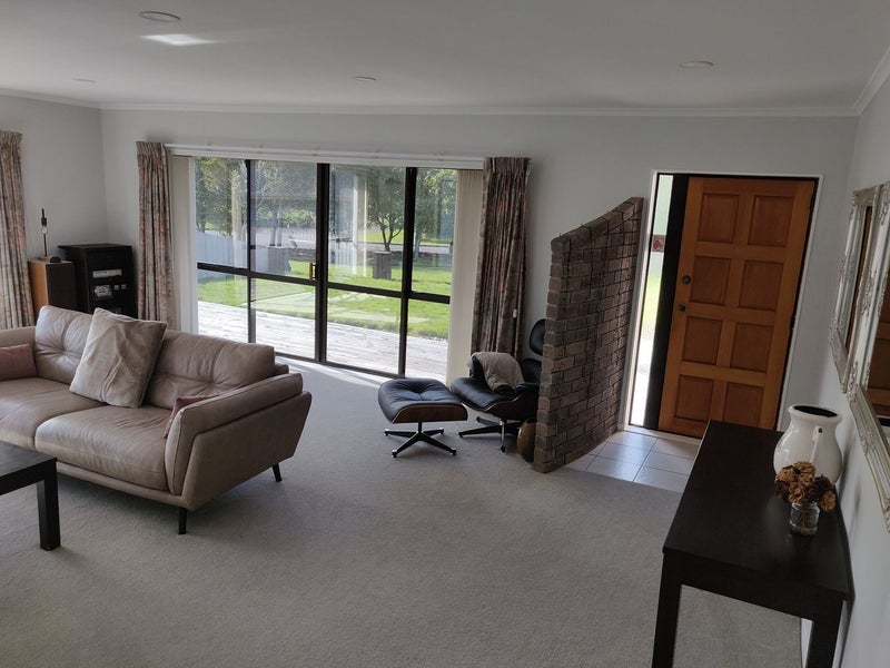 7 Silhouette Way, Western Heights, Hamilton - Carousel 2