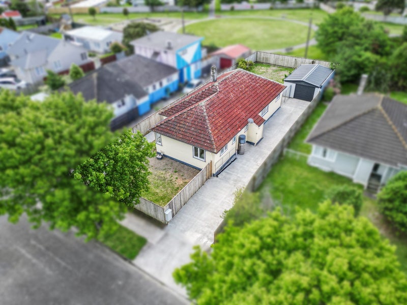 17 Chapman Crescent, Naenae, Lower Hutt - Carousel 1