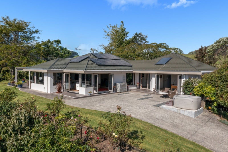 16 Gunbar Drive, Welcome Bay, Tauranga - Carousel 1