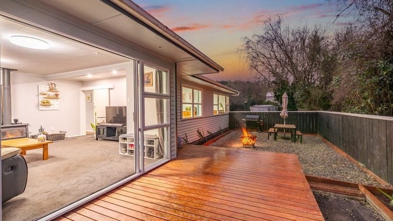 39 Mountbatten Grove, Clouston Park, Upper Hutt - Carousel 1