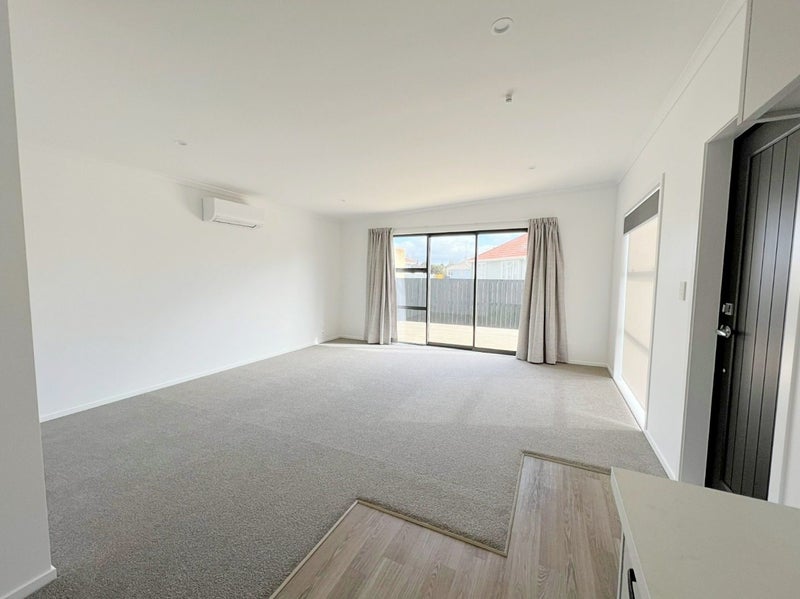 2/1085 Heaphy Terrace, Fairfield, Hamilton - Carousel 2