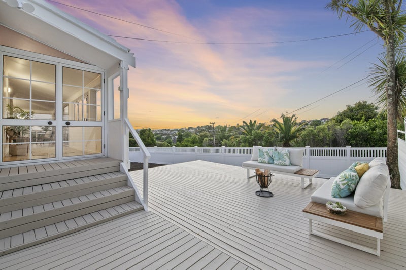 2/23 Heathcote Road, Castor Bay, Auckland - Carousel 1