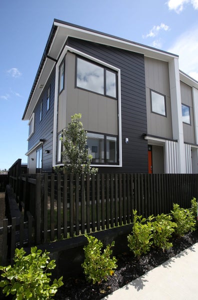 10 Pukewhero Rise, Westgate, Auckland - Carousel 1