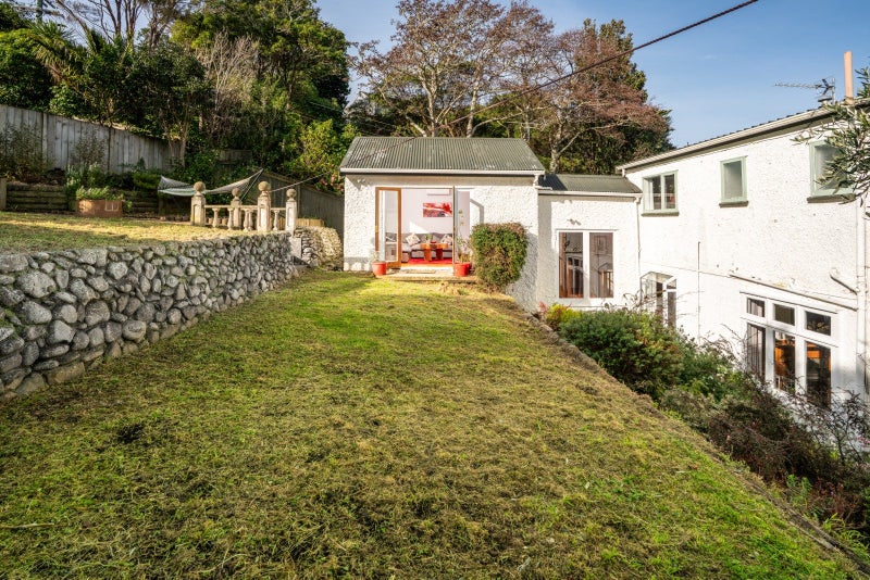 1 Iwi Street, Ngaio, Wellington - Carousel 1