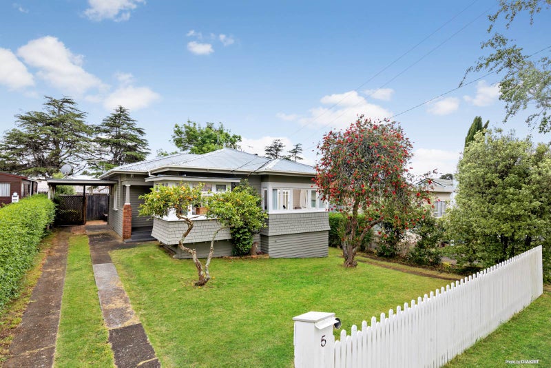 5 Locarno Avenue, Sandringham, Auckland - Carousel 1