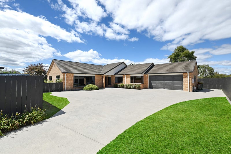 17 Grasmere Court, Huntington, Hamilton - Carousel 1
