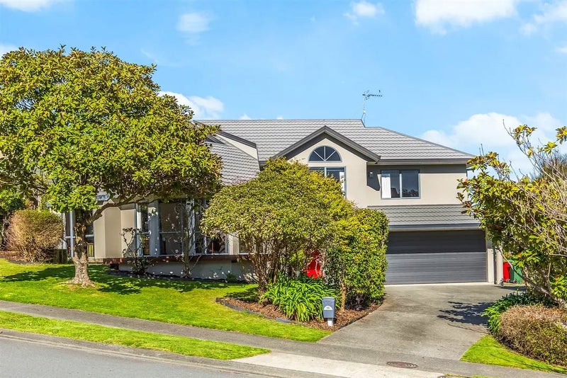 18 Joseph Banks Drive, Whitby, Porirua - Carousel 1