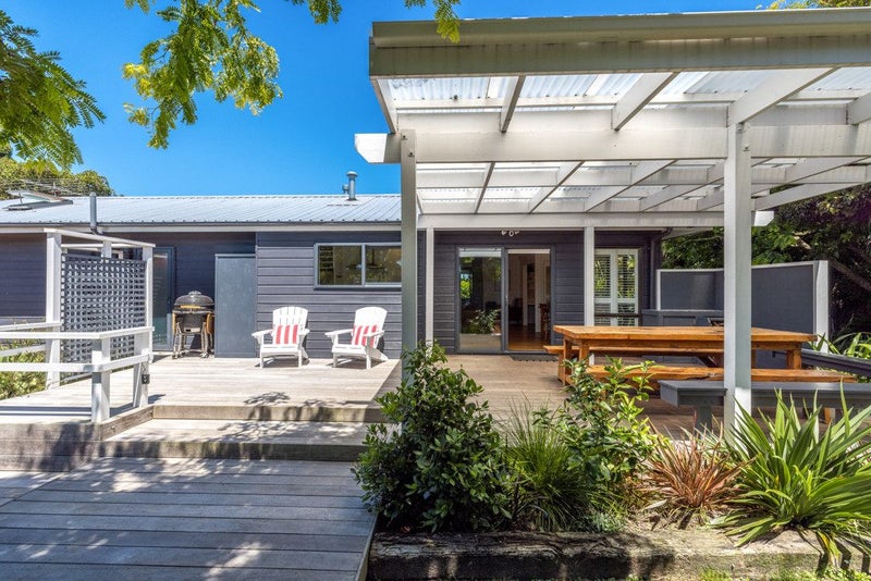 494 Sea View Road, Onetangi, Waiheke Island - Carousel 1
