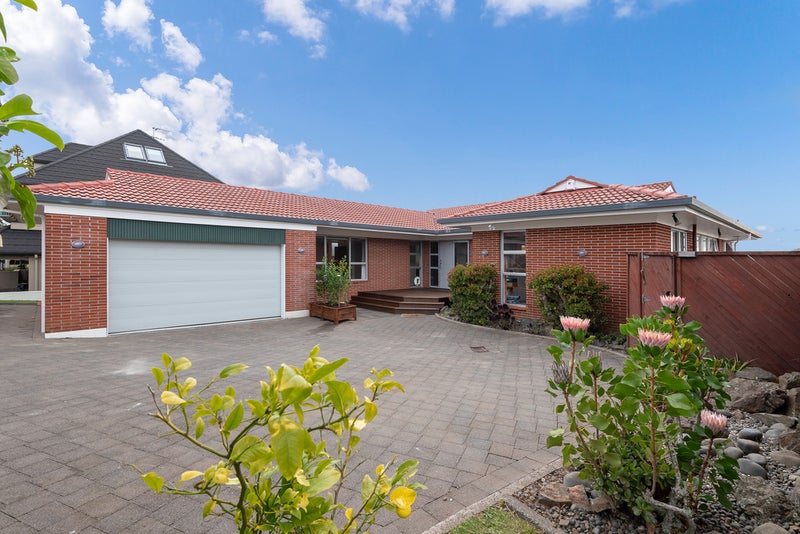 9 SUZETTA PL, Sunnyhills, Auckland - Carousel 1