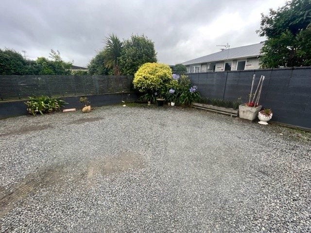 8A Derwent Lee Grove, Epuni, Lower Hutt - Carousel 25