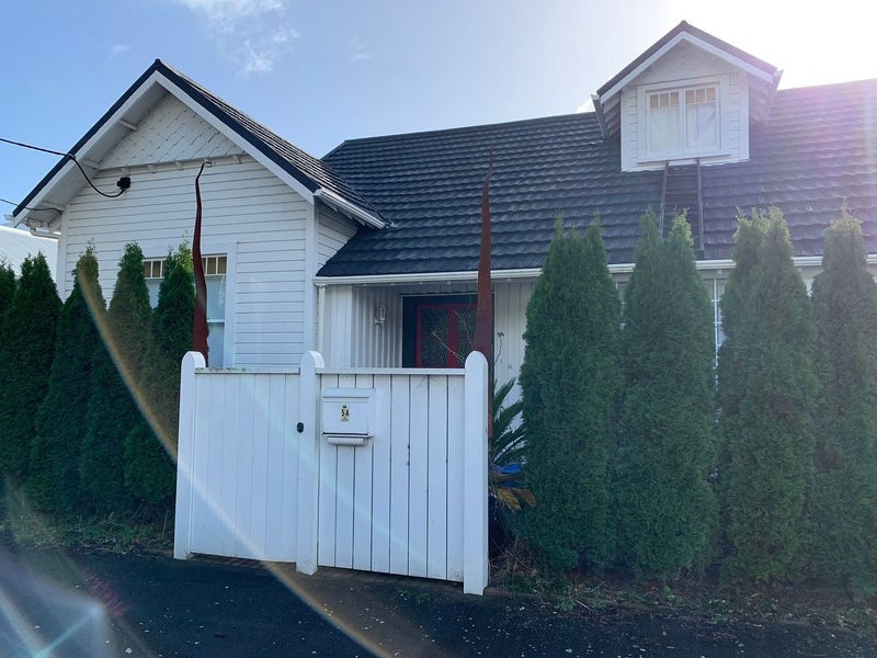 5 Gilbert Street, New Plymouth, New Plymouth - Carousel 1