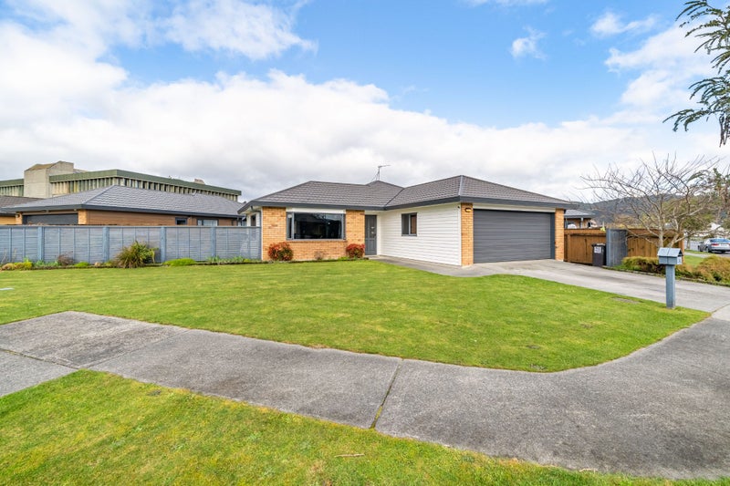 13 Talbot Grove, Trentham, Upper Hutt - Carousel 1