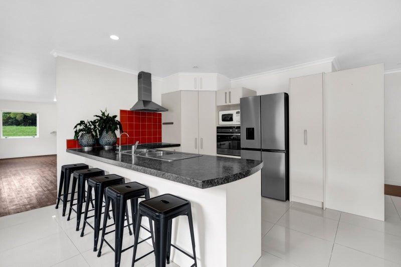 24 Moulton Street, Moturoa, New Plymouth - Carousel 2