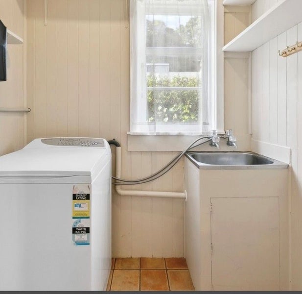 16 Athens Street, Miramar, Wellington - Carousel 11