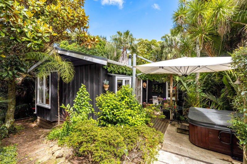 43 Bay Road, Ostend, Waiheke Island - Carousel 1