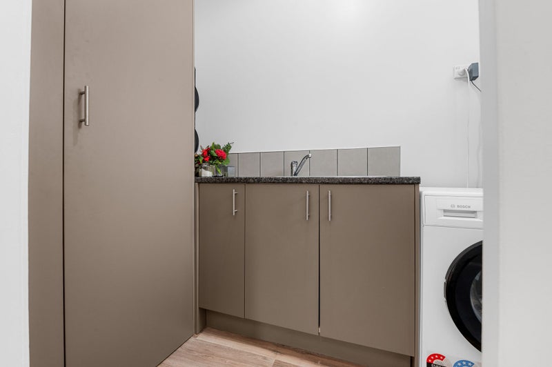 112 Galloway Street, Hamilton East, Hamilton - Carousel 15