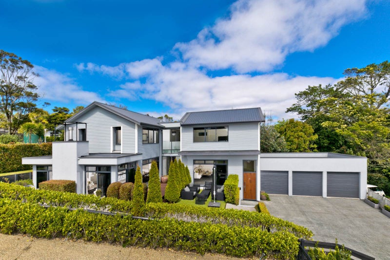 31 Pounamu Avenue, Greenhithe, Auckland - Carousel 1