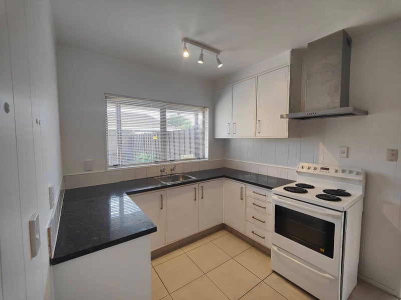2/170 Pigeon Mountain Road, Half Moon Bay, Auckland - Carousel 2