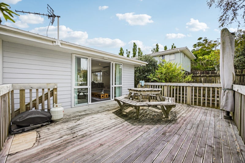 6A Magdalen Place, West Harbour, Auckland - Carousel 2