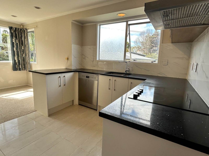 1/457 Beach Road, Murrays Bay, Auckland - Carousel 8