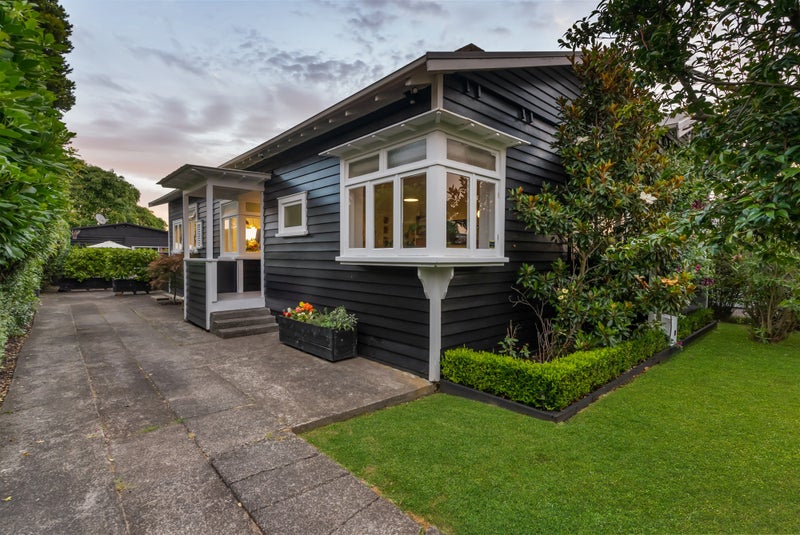16 Fergusson Avenue, Sandringham, Auckland - Carousel 1