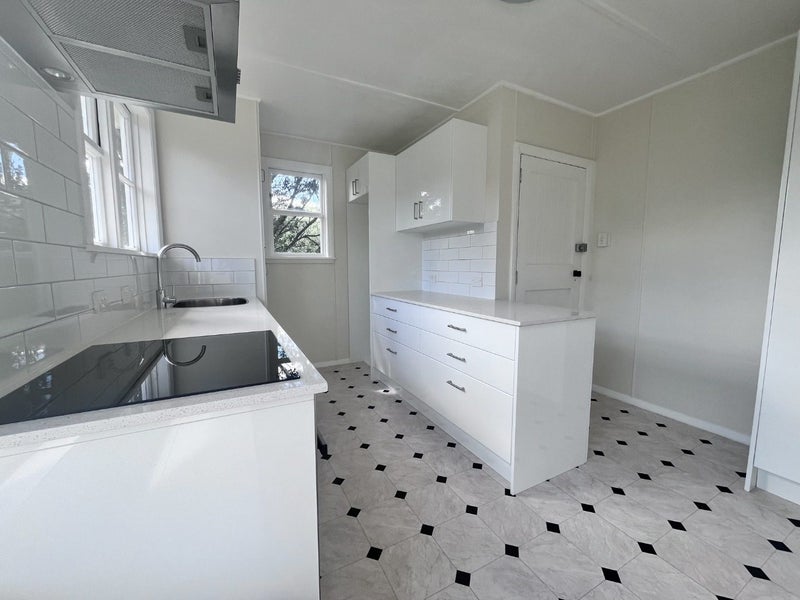 100 Sidlaw Street, Strathmore Park, Wellington - Carousel 1